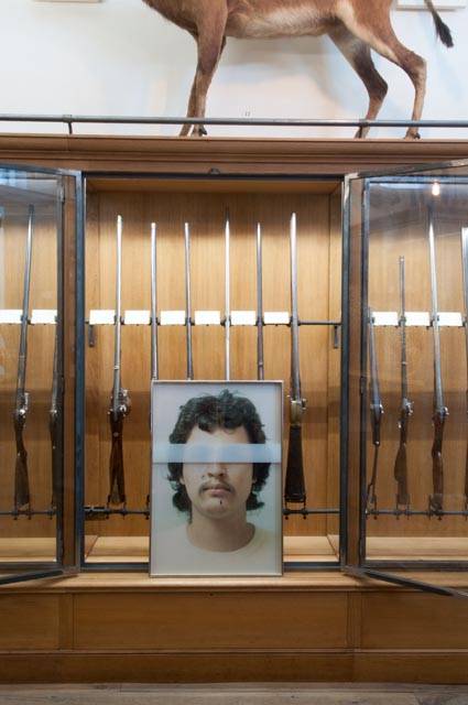 Sophie Calle, Dommages collatéraux. Cœur de cible, 1990-2003, photographie de Béatrice Hatala